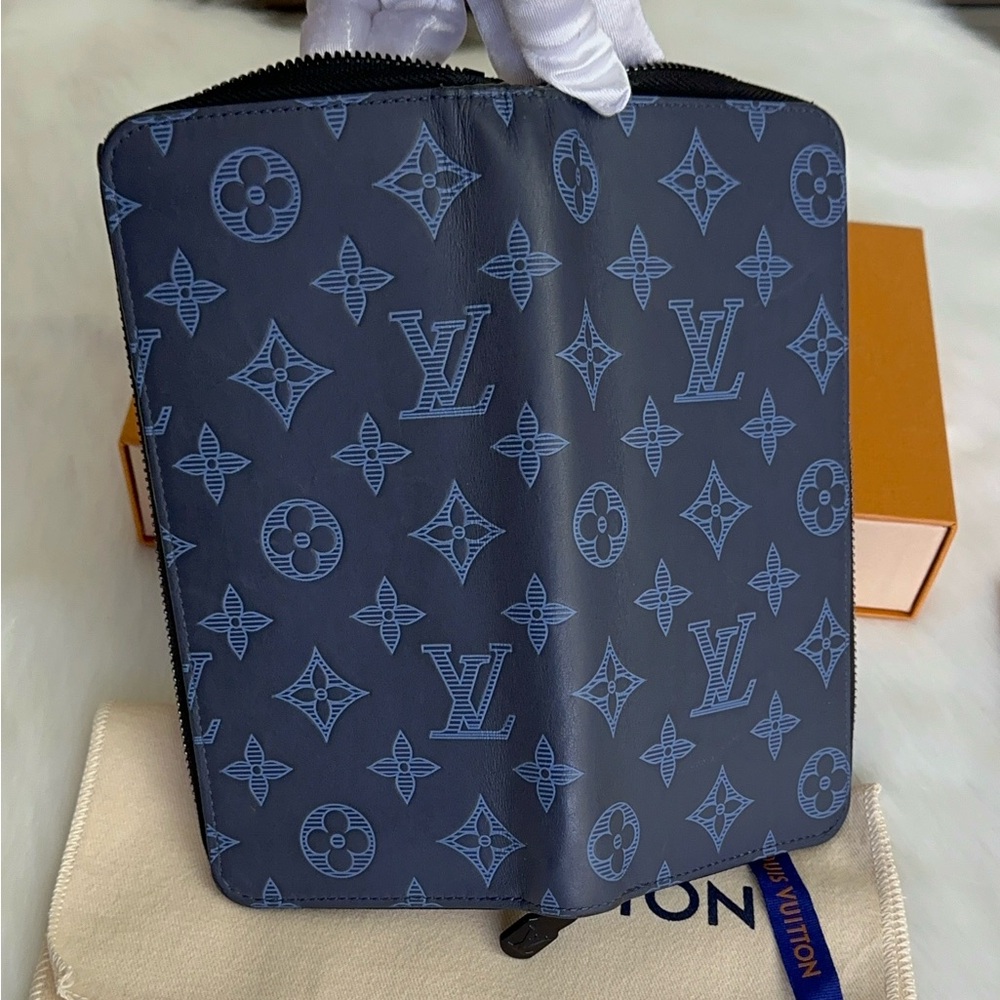 Auth Zippy Wallet Micro Chip - Picture 3 of 17